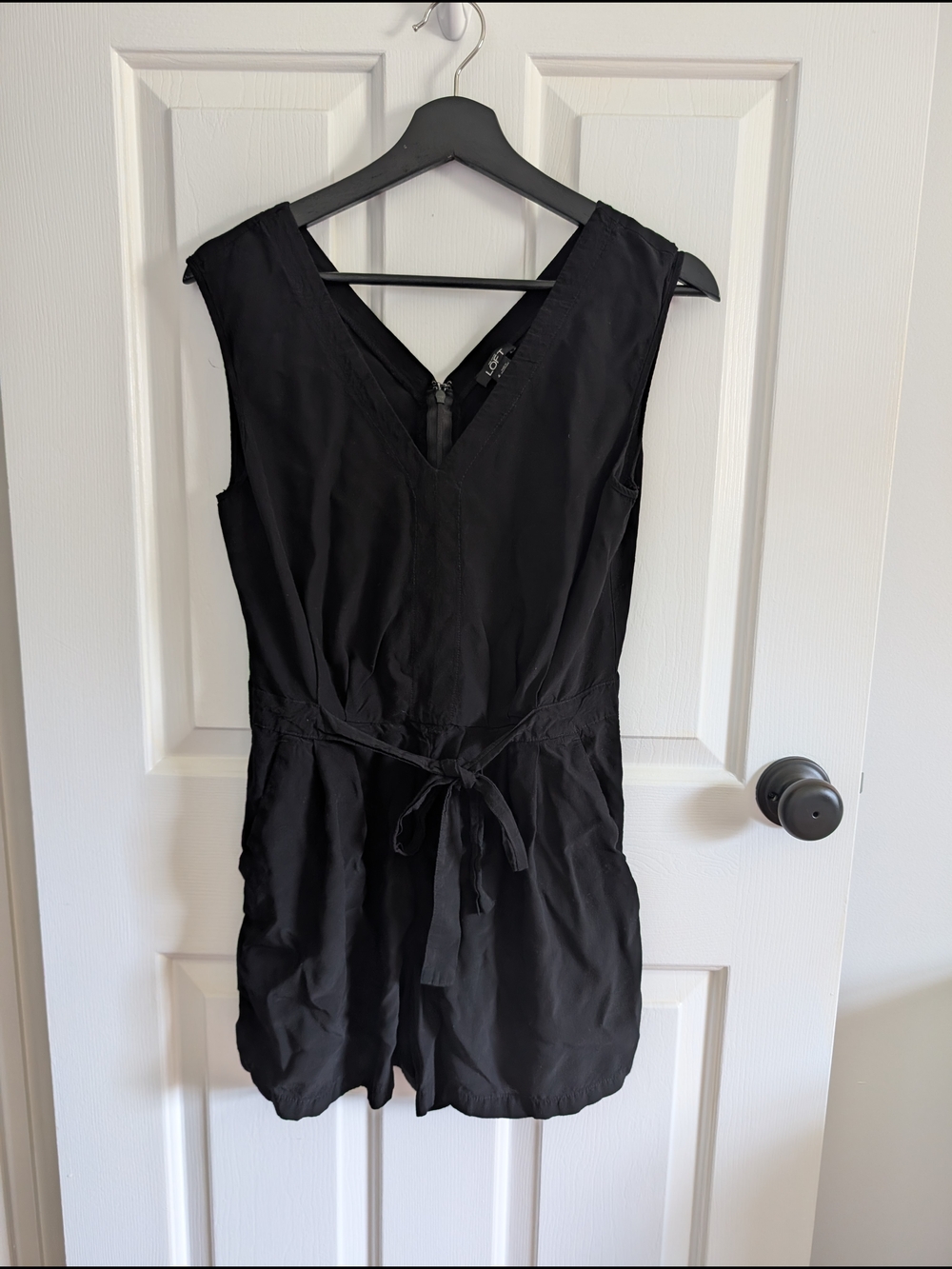 Loft Women's Black V-Neck Sleeveless Tie-Waist Romper Size 4